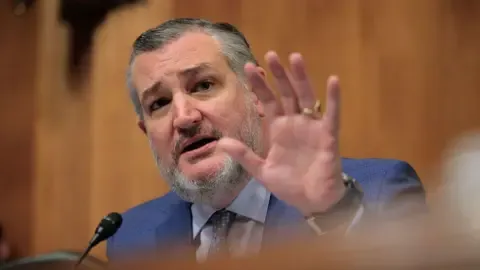 Senator Cruz Likens US Media Oversight Body to ‘Mafioso’ on Kimmel’s Show